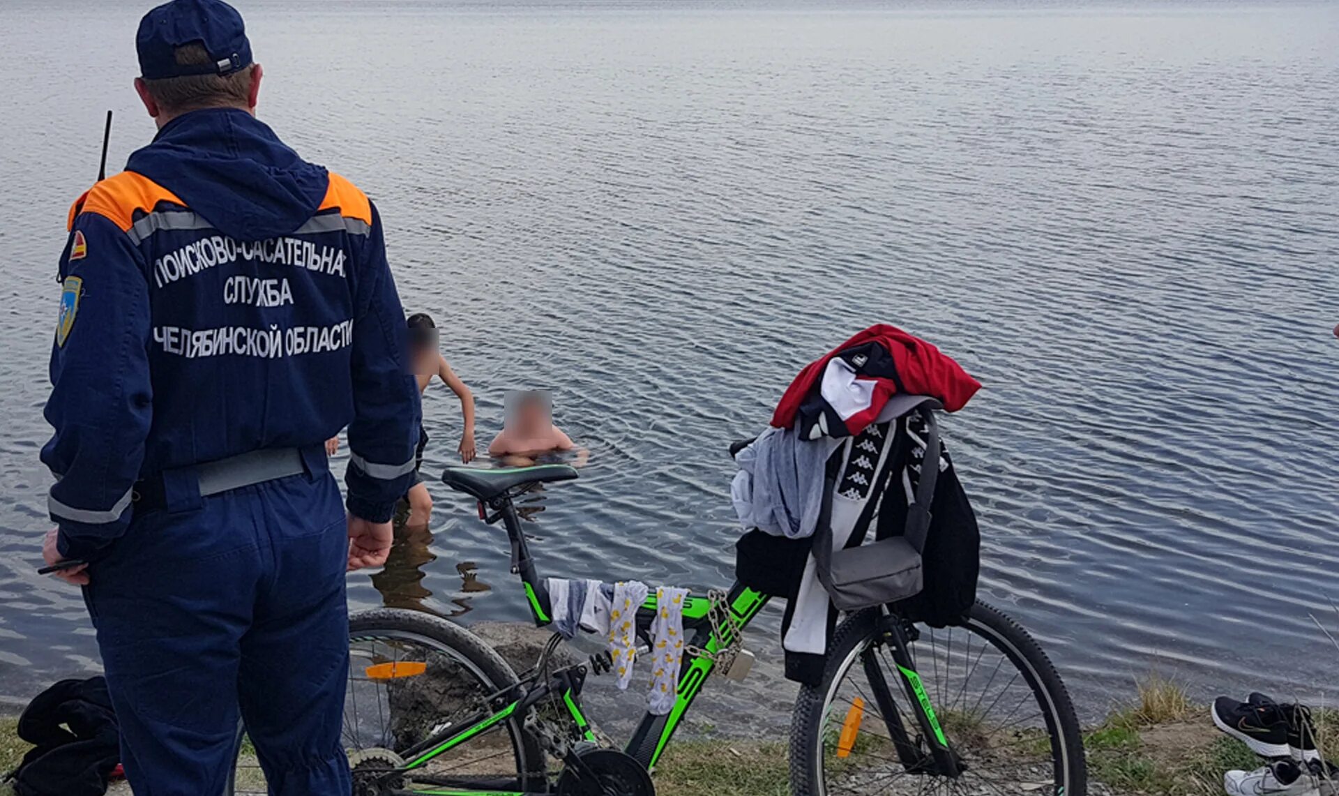 Спасателей 6 жуковский. Работа спасателей. Соревнования спасателей на воде. Профессиональные спасатели россии обж 10 класс. Поисково-спасательные работы.