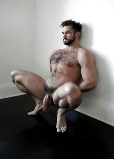 Naked Man Squatting (77 photos) .