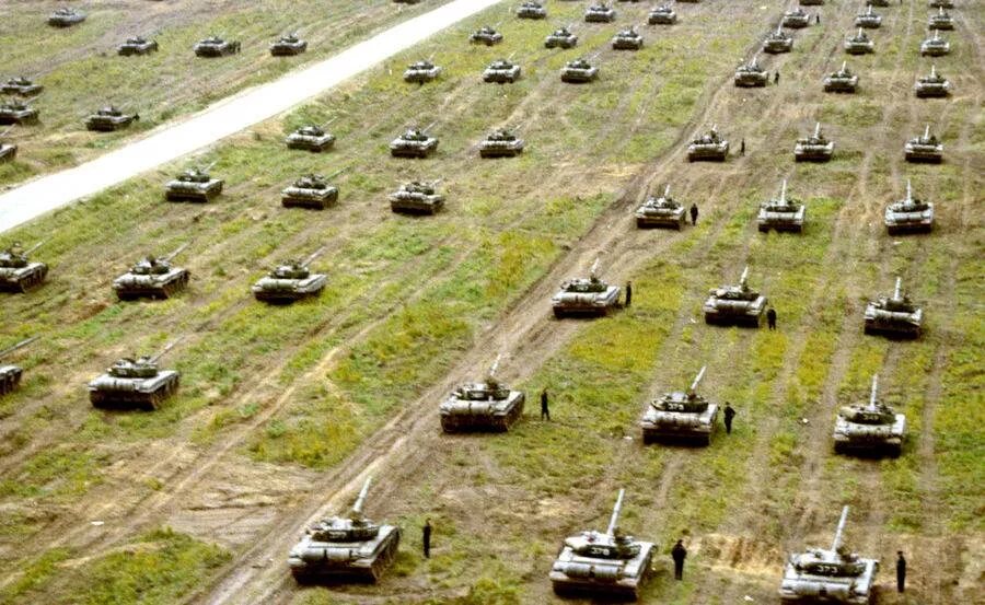 Где строили танки. Танковые учения Запад 1981. Танковые учения СССР Запад 81. Танковые учения Запад 1981 год. Учения Запад 1981 БМП.