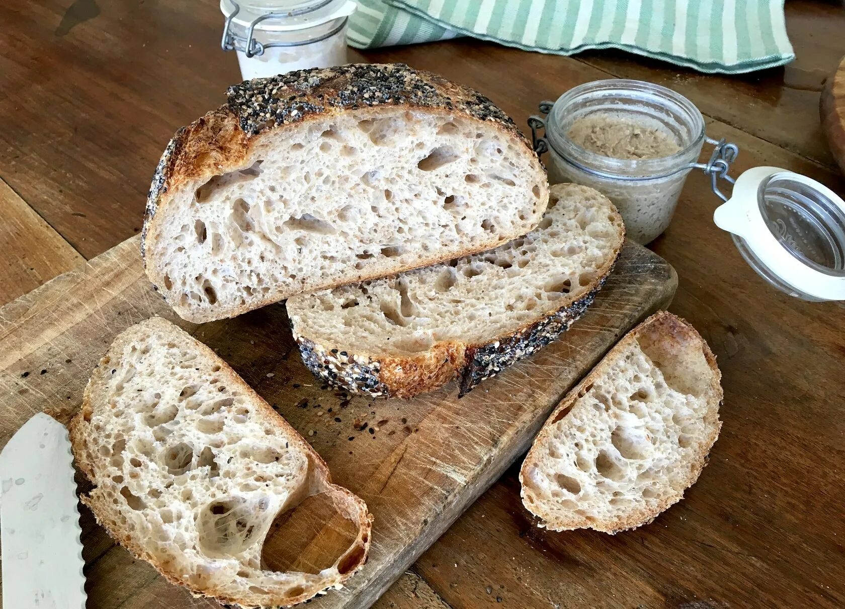 Хлеб бездрожжевой без закваски рецепты. Хлеб на закваске. Ржаная закваска. За хлебом. Бездрожжевой хлеб на закваске.