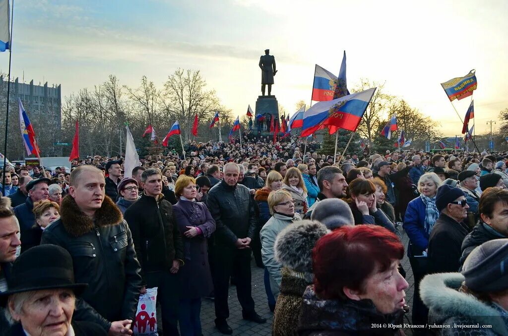 Митинг в севастополе 2014. Митинг площадь нахимова в севастополе 2014. митинг на площади нахимова 23 февраля 2014 года. митинг в севастополе 23 февраля 2014. севастополь площадь нахимова 23 февраля 2014.