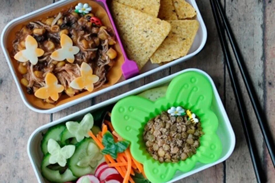 Бенто на 23 февраля. Комплексные обеды с доставкой. Детская местная еда. Обеды в офис. Одноразовая посуда для бизнес ланча.