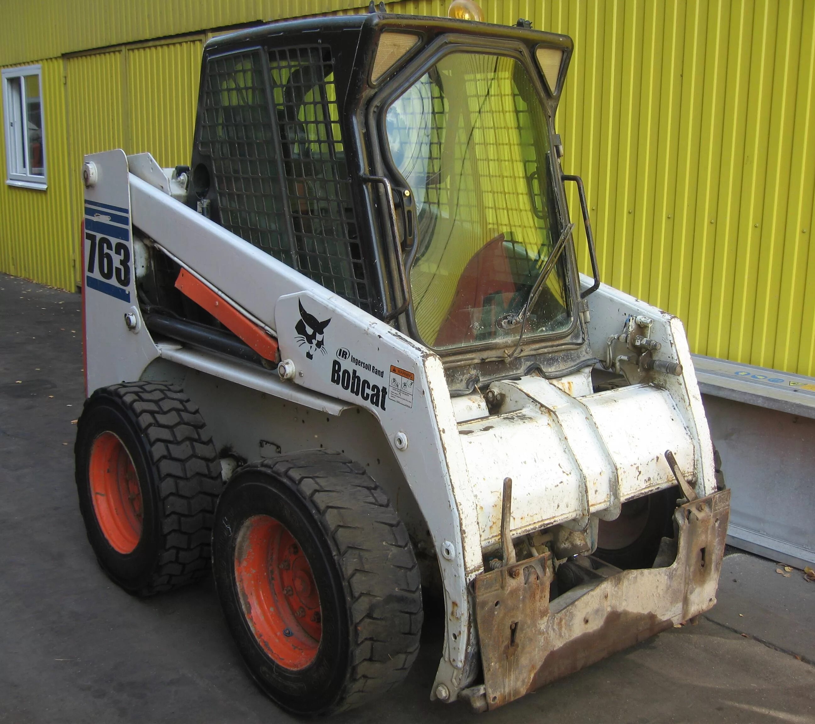 Купить мини погрузчик бобкэт. Бобкэт 763. Bobcat s530 экскаватор. Bobcat s175. Бобкэт трактор 2000.