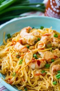 Паста с креветками и овощами