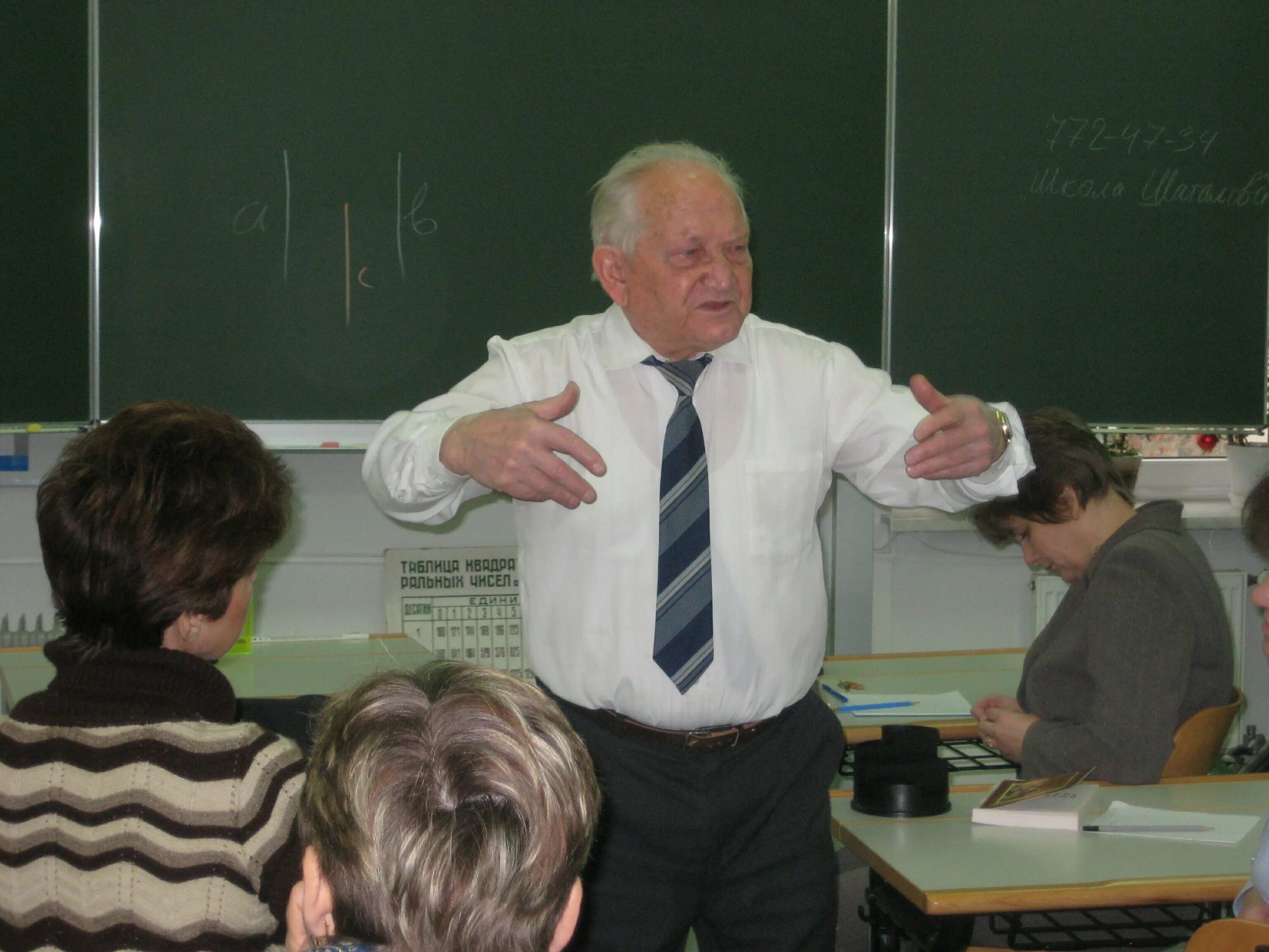 учитель физики мужчина. андрей баданин спбгу. урок алгебры фото. павел виктор уроки физики. павел андреевич физика.