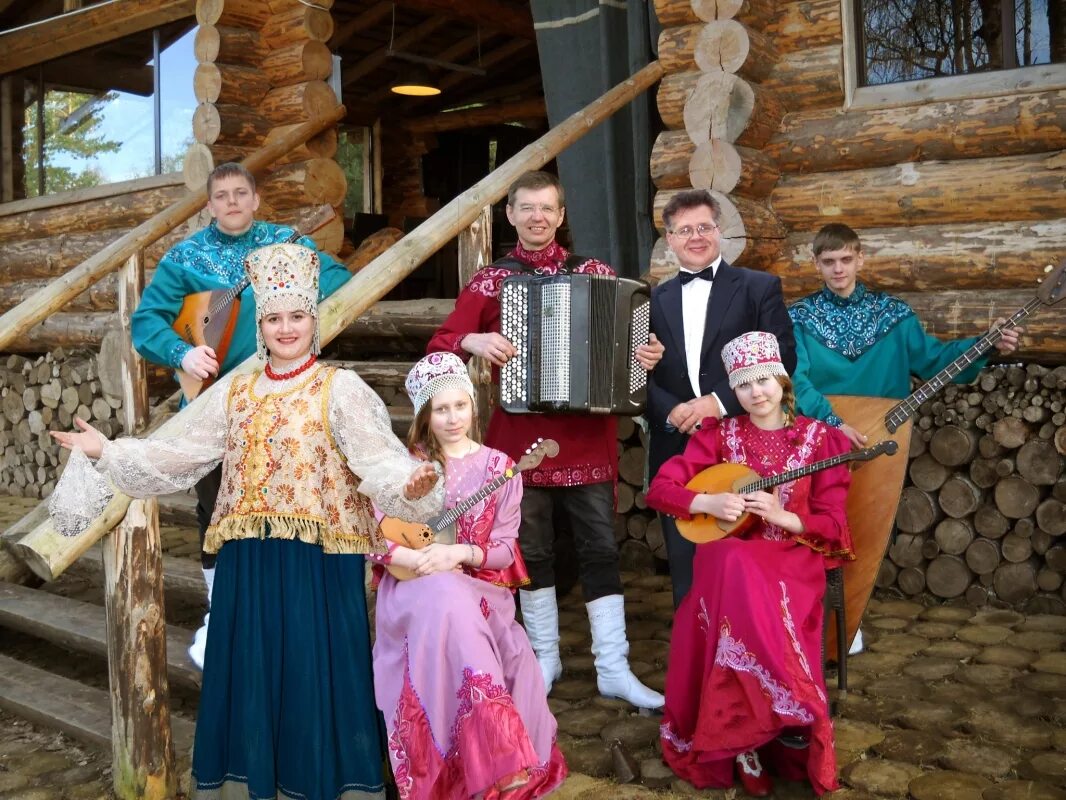 Фольклорные песни коллективов. Ансамбль Новгородская мозаика. Новгородская мозаика ансамбль народной музыки. Яковлев Новгородский ансамбль. Ансамбль "мозаика" Великий Новгород Яковлев.