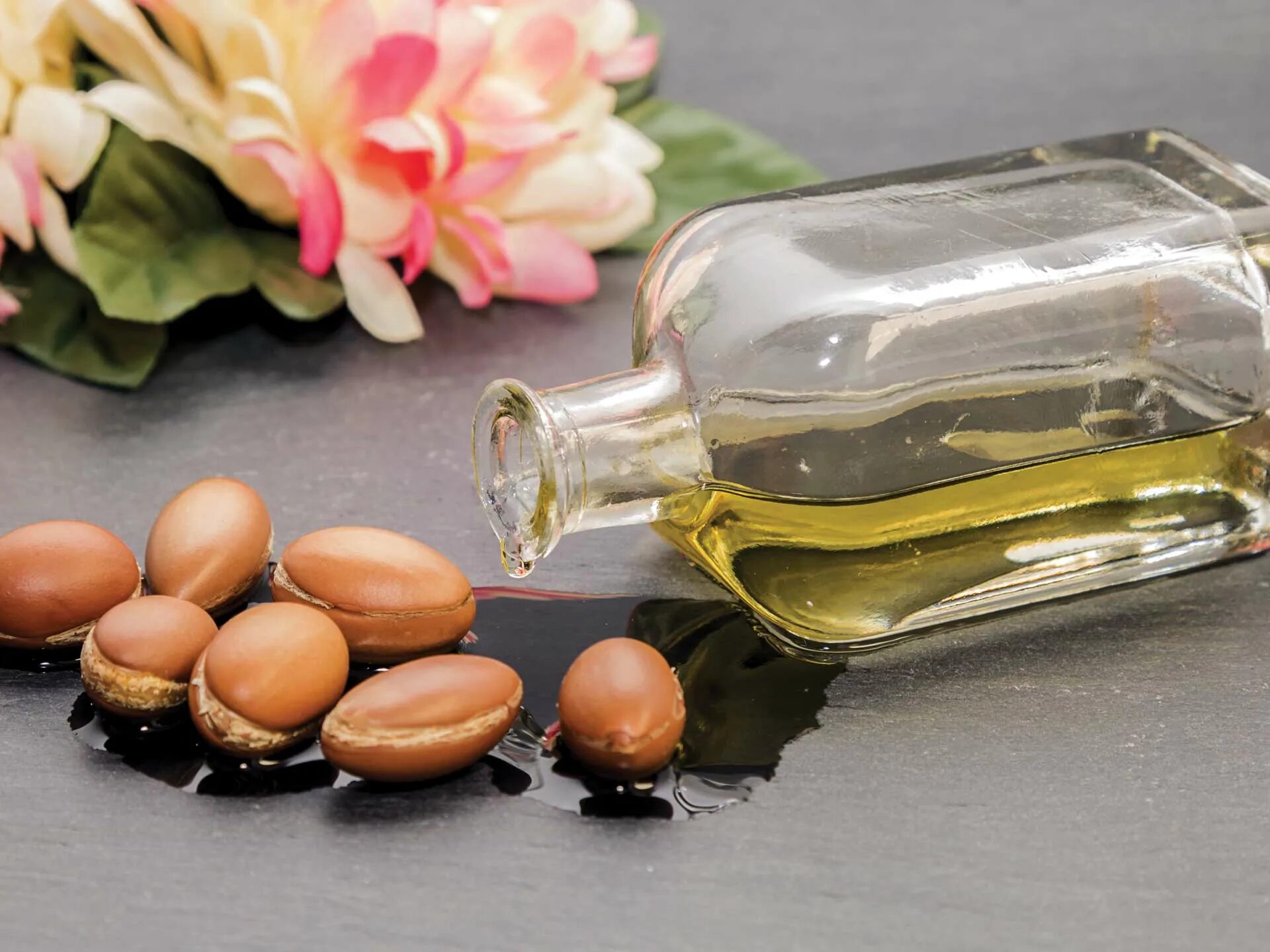 Маска для волос жожоба. Масло арганы. Argan Oil масло. Масло для волос аргановое. Косметическое масло аргании.