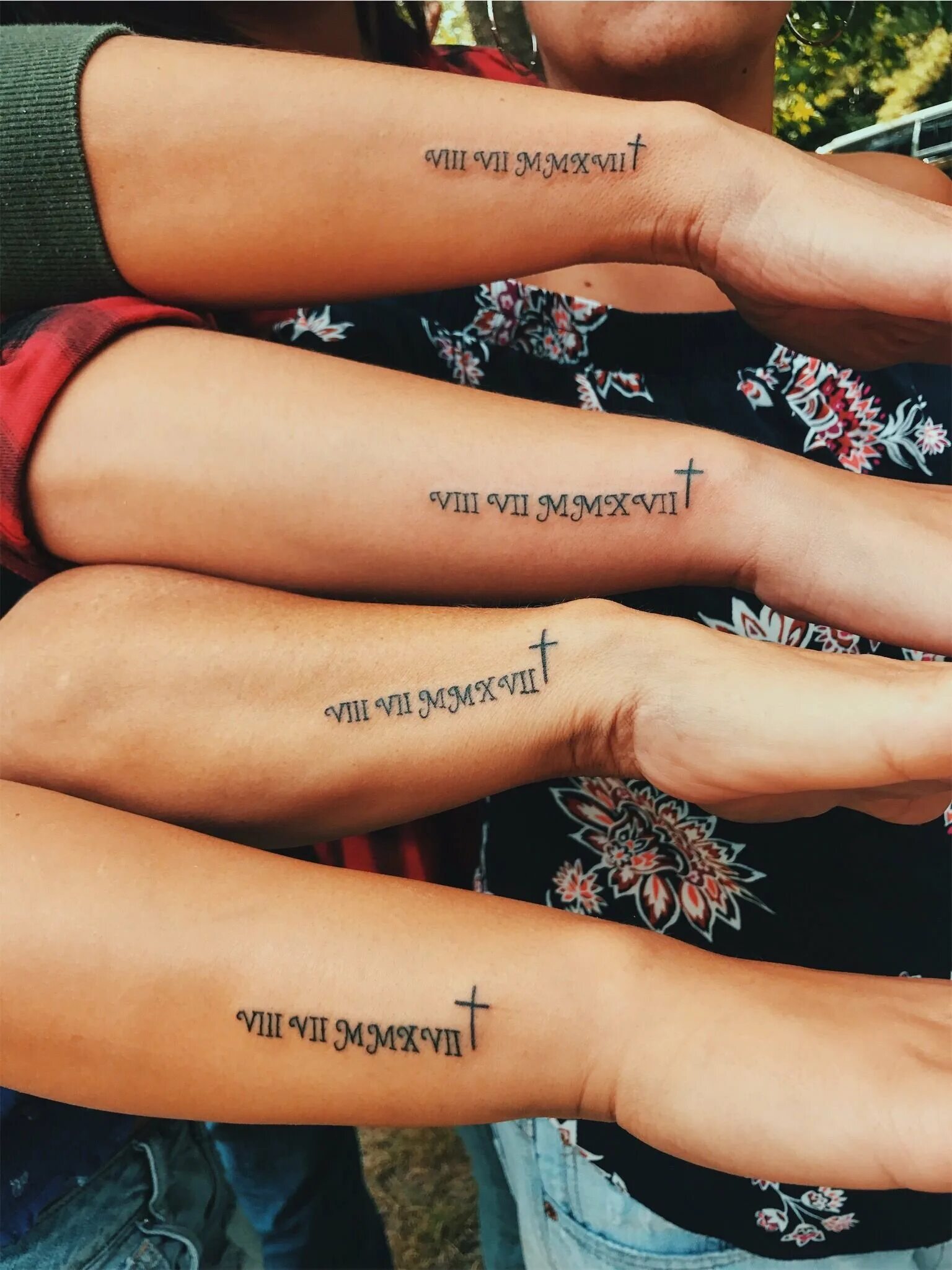 Тату с датами детей. Тату римские цифры. Тату с датой свадьбы на пальце. Тату с датой. Тату цифры.