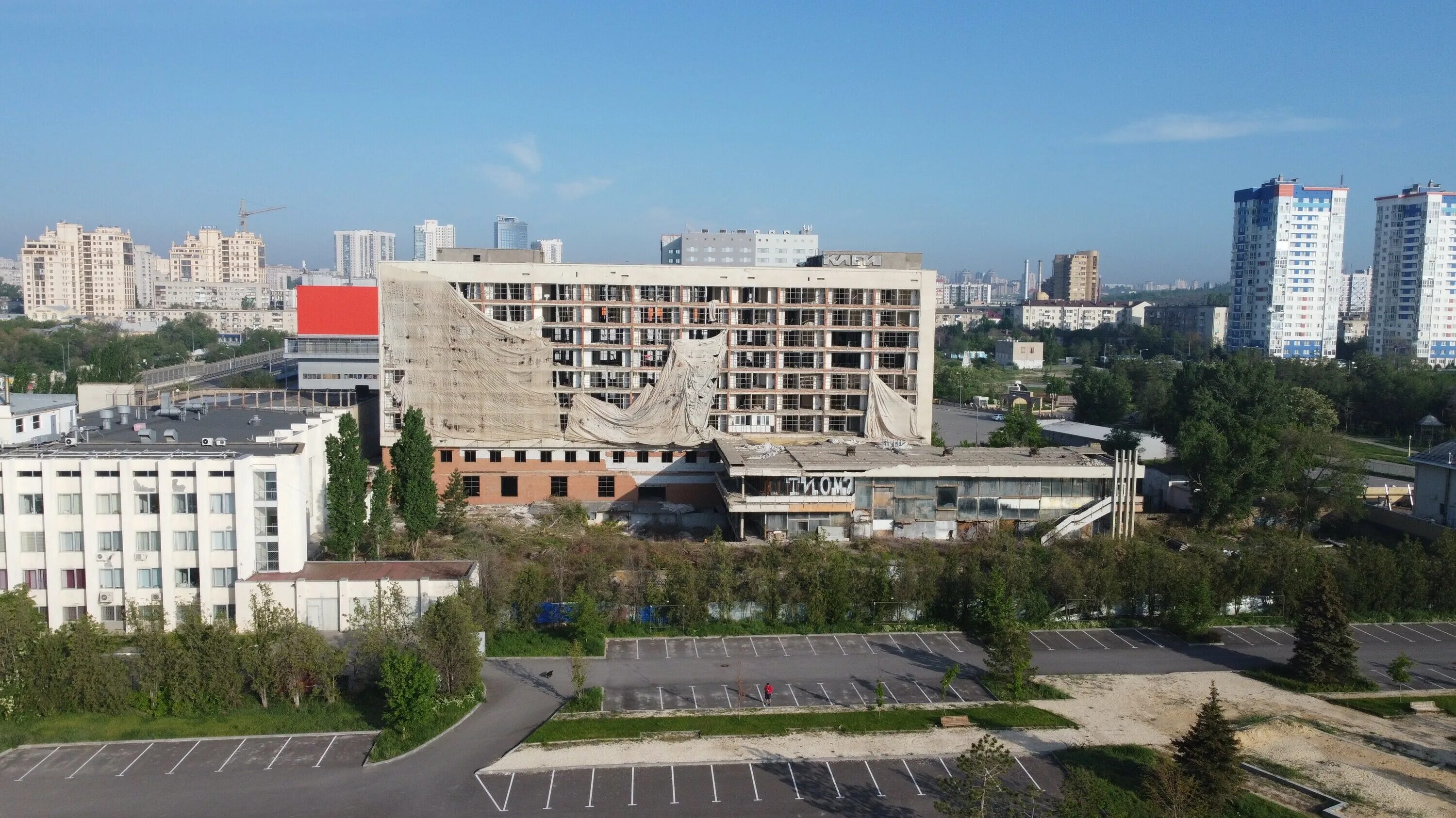 Дом молодежи Волгоград. Здание молодежного центра Волгоград. Дом молодежи молодежи Волгоград заброшка. Заброшенный дом молодежи Волгоград. Молодежный сайт волгограда