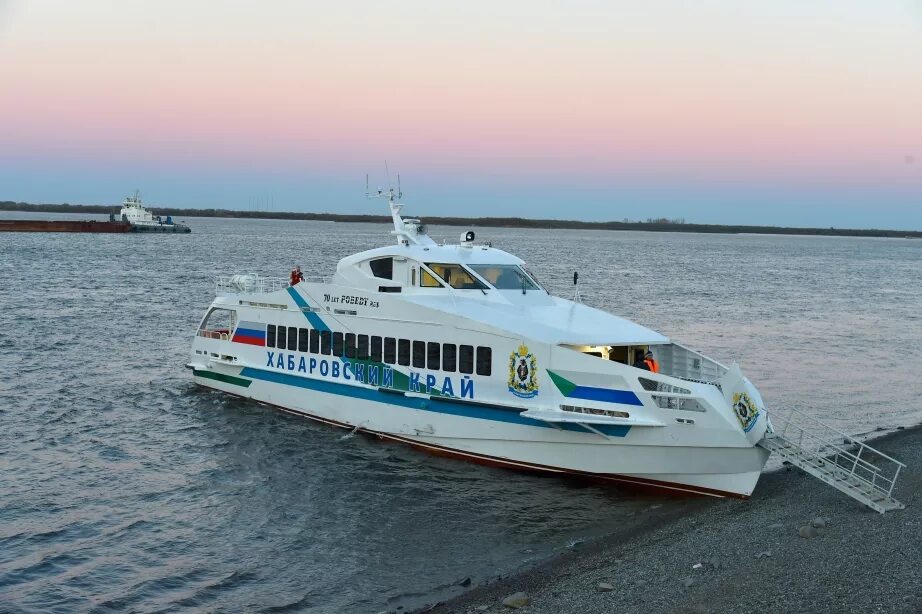 Речной вокзал комсомольск. Судно 70 лет победы хабаровск. Теплоход 70. Теплоход 70. Теплоход м88 москва.
