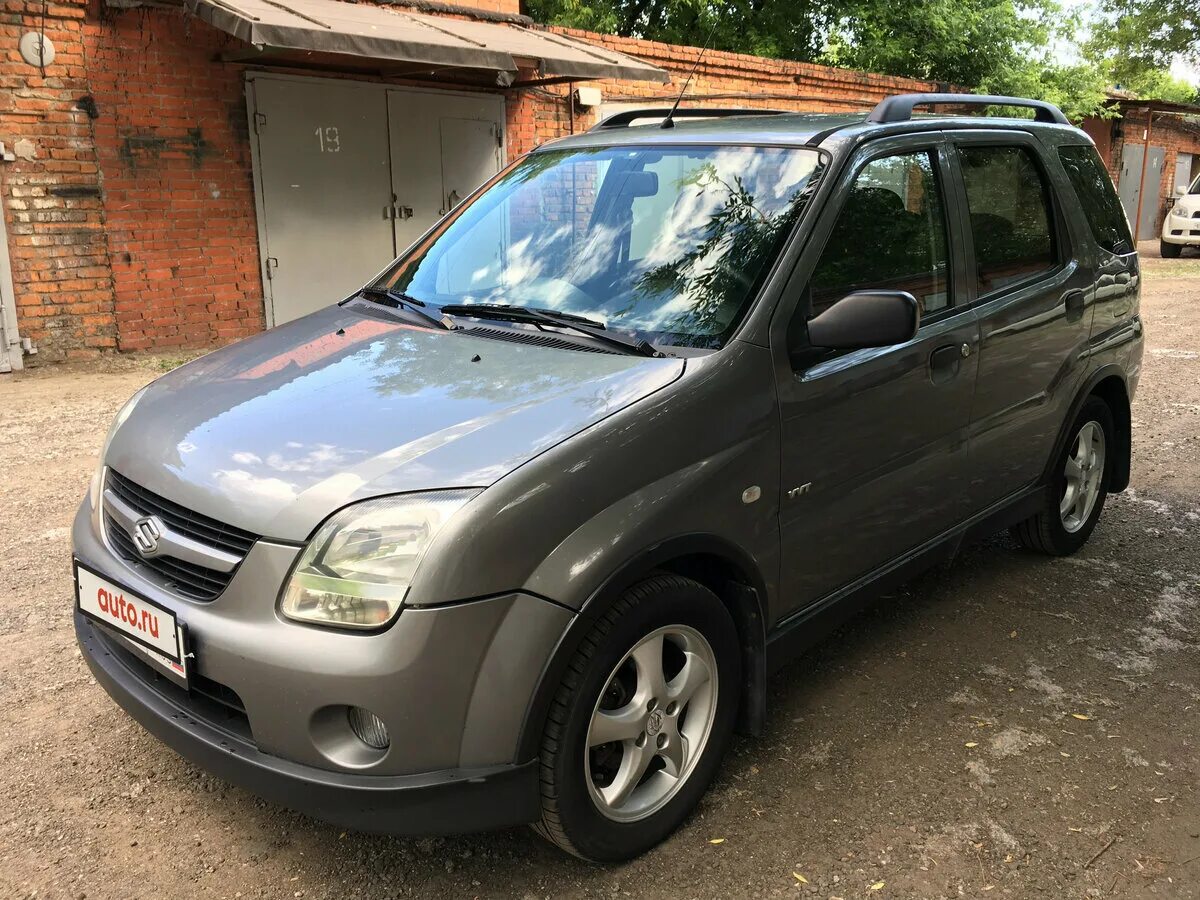 Сузуки игнис 2007. Сузуки Игнис 2007 года. Сузуки Игнис 2. Suzuki Ignis 2007 салон.