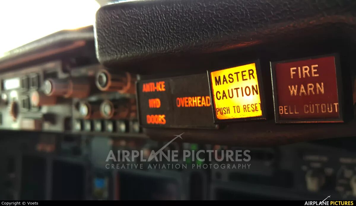 Кнопка-индикатор master caution. Hotas warthog карта кнопок. Master caution 737. Master caution warning 737. Застежка lockout tagout.