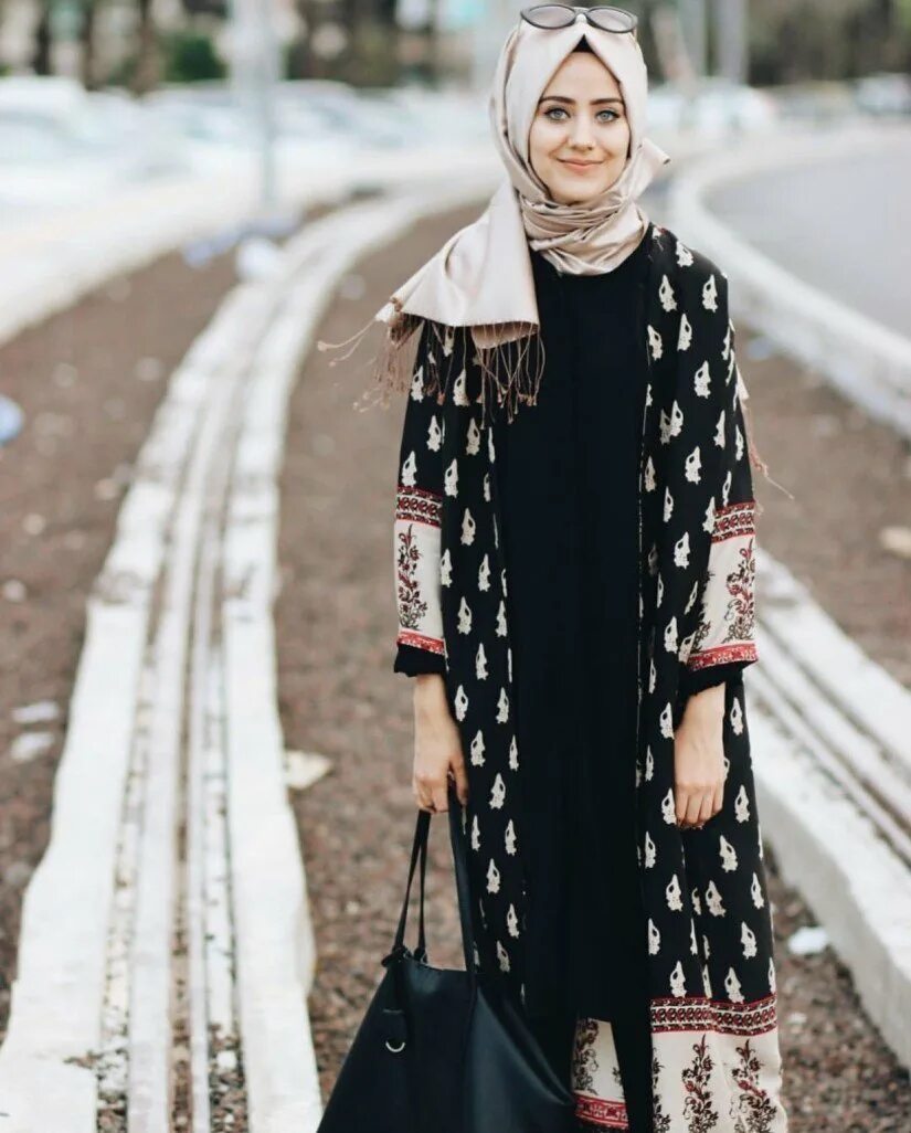 Мусульманские образы. Хиджаб Абая 2021 мода. Хиджаб Фешион. Hijab Moda 2020 одежда Повседневная. Стиль мусульманки хиджаб Фешион.