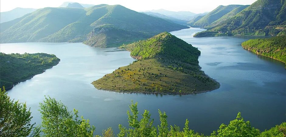 Водохранилища европы. Родопы (горы). Родопи, водохранилище Въча. Родопи горы. Родопы Болгария.