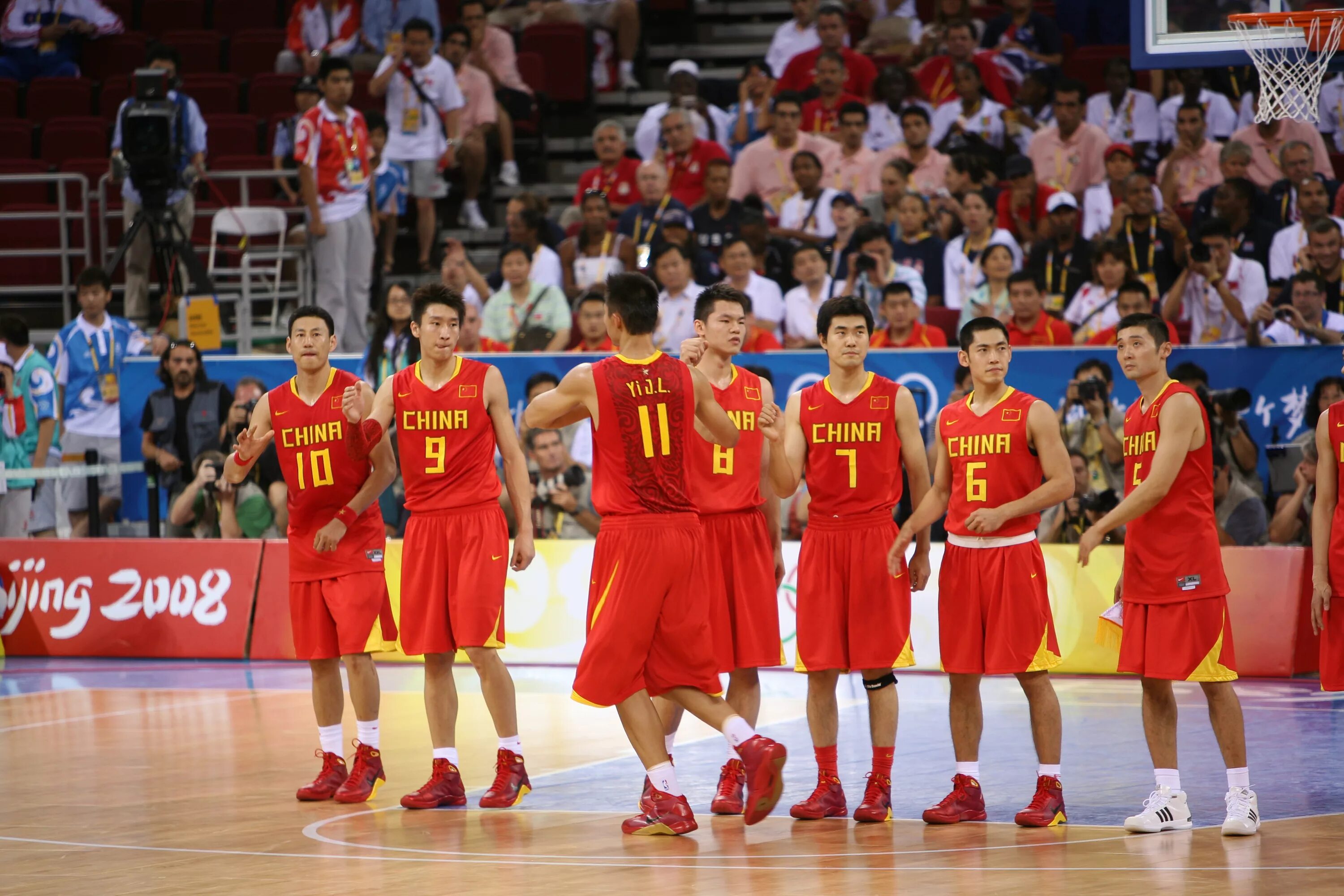 Китайские спортивные игры. Баскетбольная сборная Китая. Китайский баскетболист. Китайские баскетболистки. Китайские баскетболисты сборной.