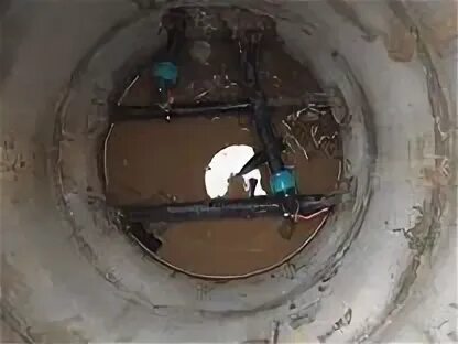 Красивый домик для колодца. Оформление колодца. Провал асфальта вокруг колодца. Сруб для колодца. Декорирование скважины на даче.