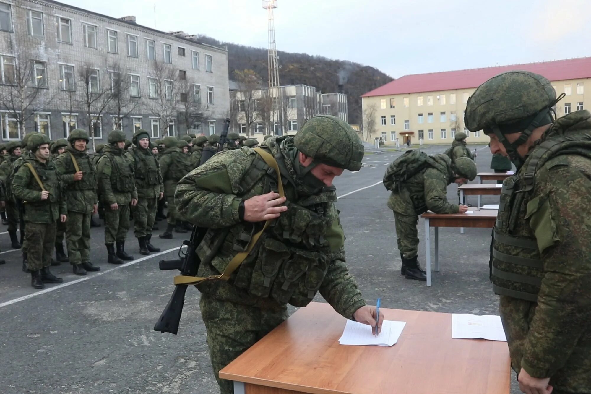 Армия мобилизация. Командир воинской части. 200 Мотострелковая бригада Северного флота. Береговые войска Мотострелковые. 128 отдельная мотострелковая бригада 44 армейского корпуса