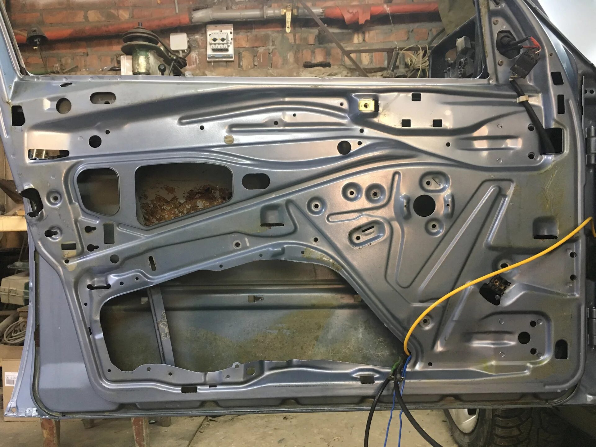 Двери мерседес w124. Двери мерседес w124. Дверь 124. Дверных карт mercedes 124. W124 дверь водительская.