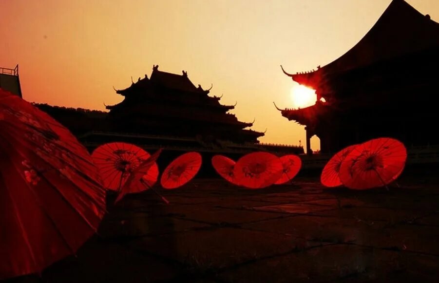 Красный в древности. Красный дракон Эстетика Япония. Китай Эстетика. Япония в красных тонах. Япония в черно красных тонах.
