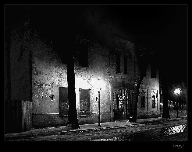 фонарь аптека кишлак. ночь улица фонарь аптека парцелляция.