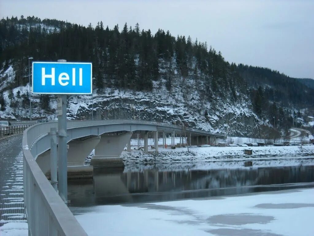 Hell village. Хелл Норвегия. Деревня Hell в Норвегии. Хелле Норвегия город. Город ад в Норвегии.