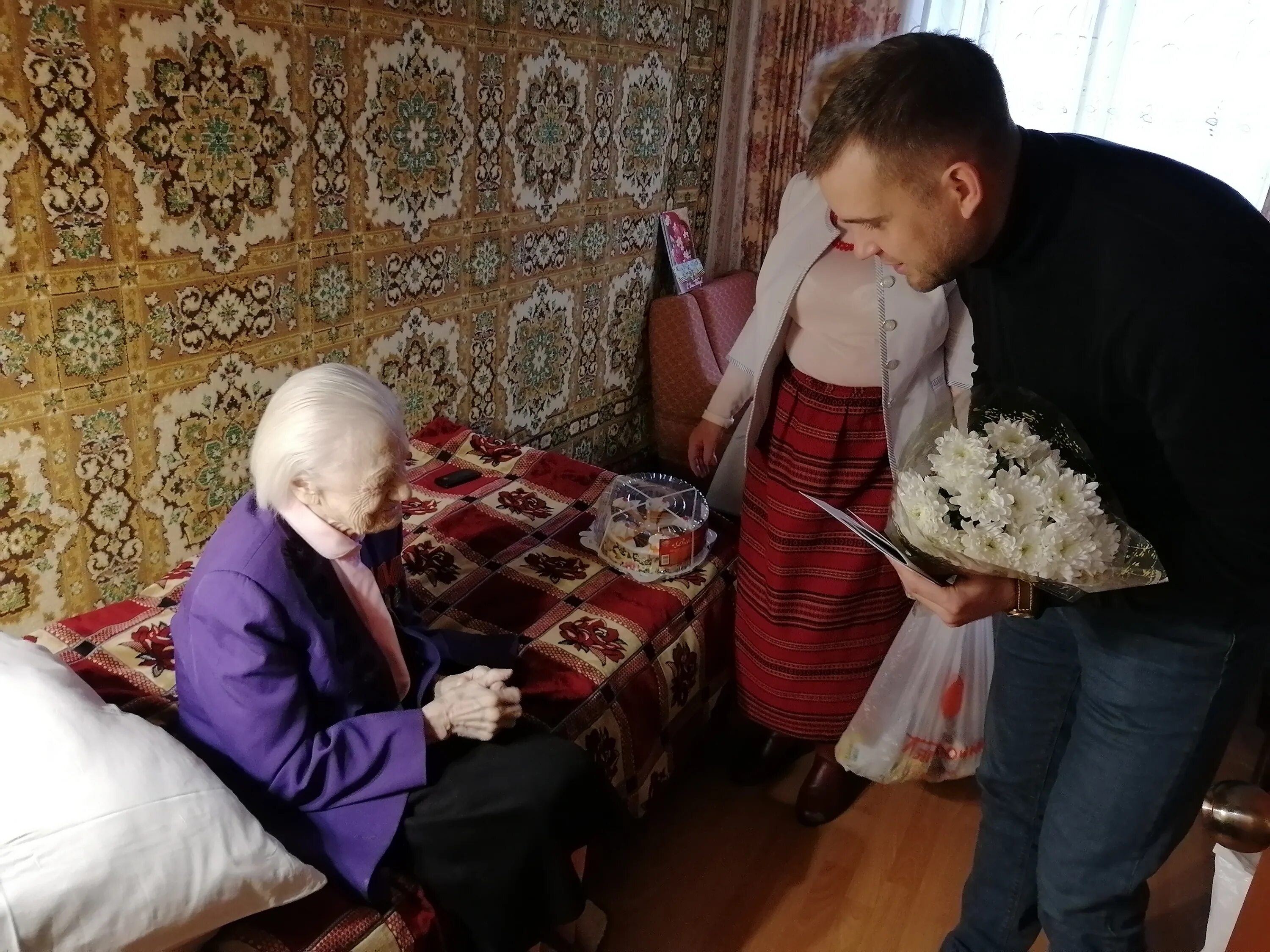 Долгожители тверь. Долгожители вологды женщины. Долгожители тверь. Дом престарелых лого. Фото долгожители твери.