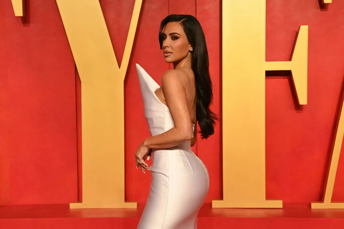 Forbes'un milyarderler listesine giren Kim Kardashian cilt bakım işine giriyor -