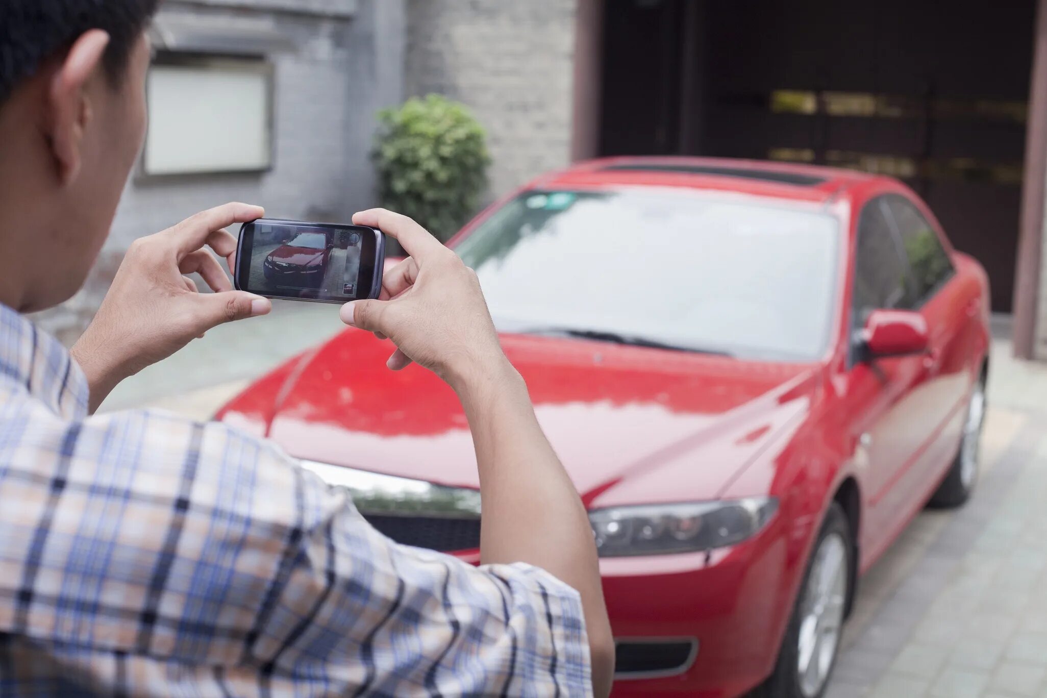 Как фотографировать автомобили. Съемка автомобиля. Фотографирование машины. Фотографирует автомобиль. Видеосъемка авто.