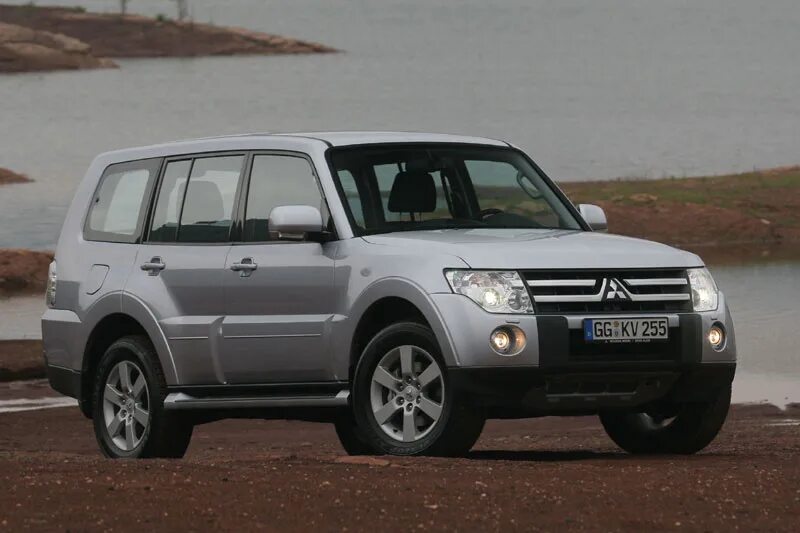 Mitsubishi pajero объем. Митсубиси Паджеро 3.8 LWB 2008. Mitsubishi Pajero 3.2 LWB. Мицубиси Паджеро 2007 3.8. Mitsubishi Pajero 2006.