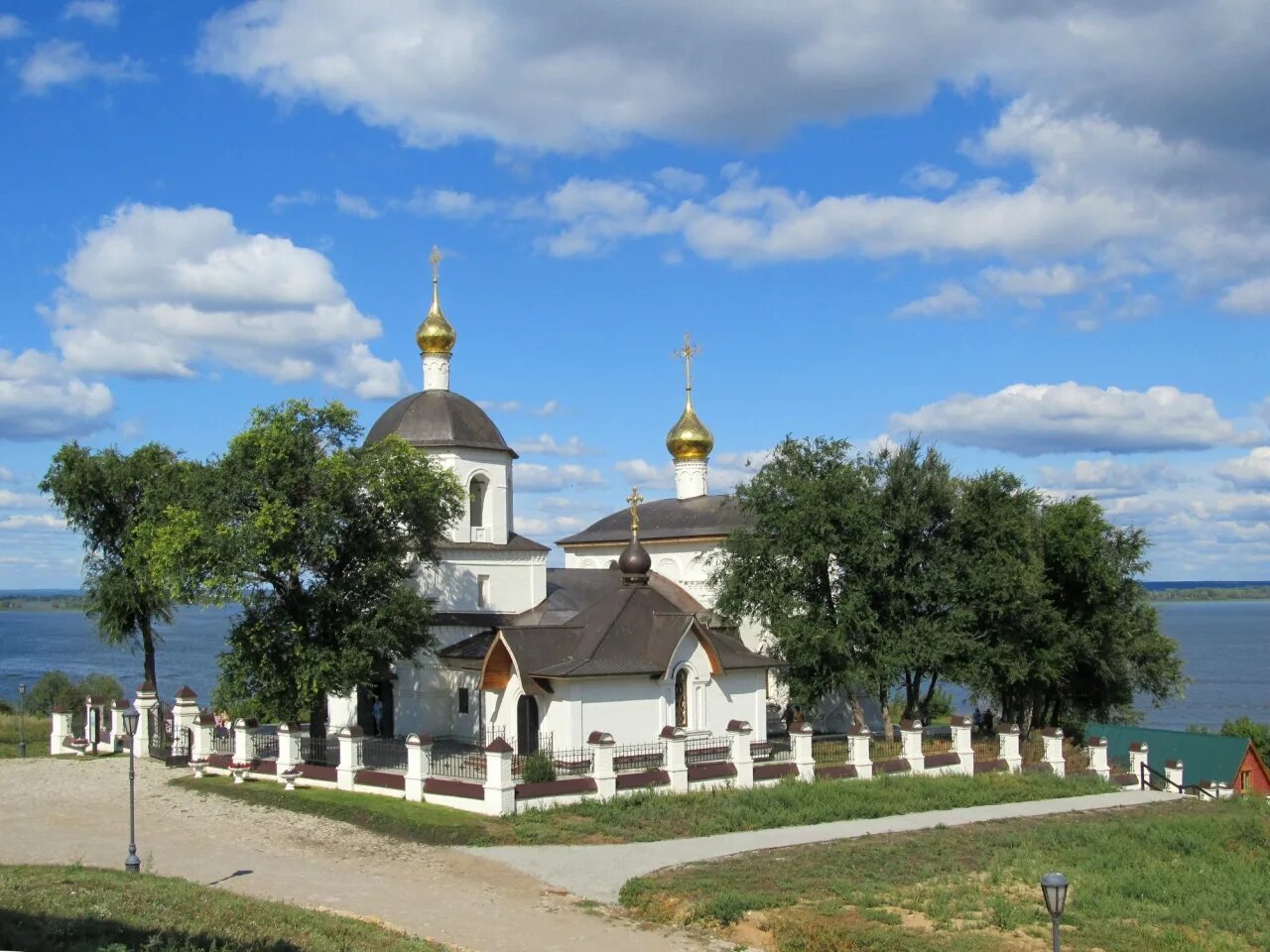 Свияжск сайт. Свияжск остров-град. Остров град Свияжск церкви. Церкви острова Свияжска Татарстан. Церковь Константина и Елены Свияжск.