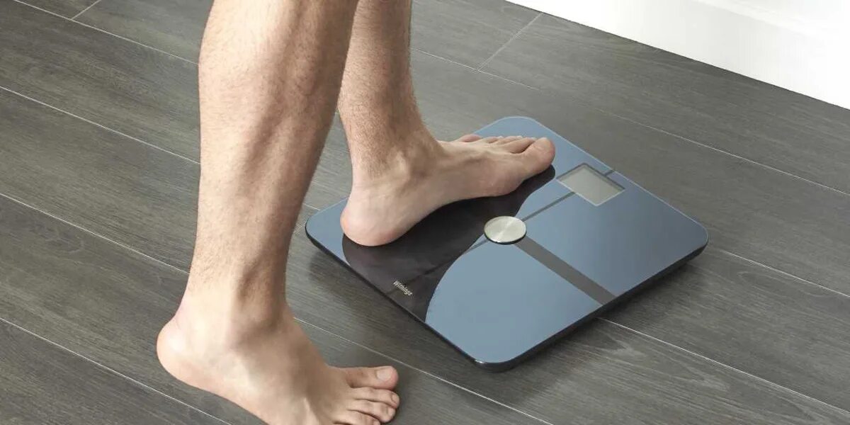 Почему напольные электронные. Весы напольные body умные. Весы напольные ноги. Весы напольные для мужчин. Ножки на напольные весы.