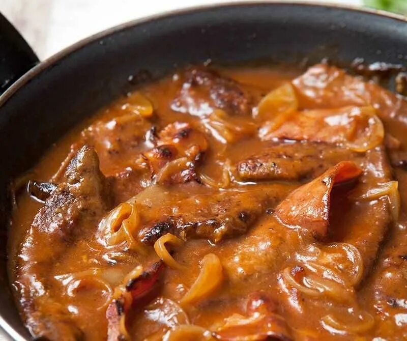 Как приготовить печень. Печень на сковороде. Приготовление свиной печени. Вкусная печень свиная на сковороде. Готовка свиной печени в сковороде.