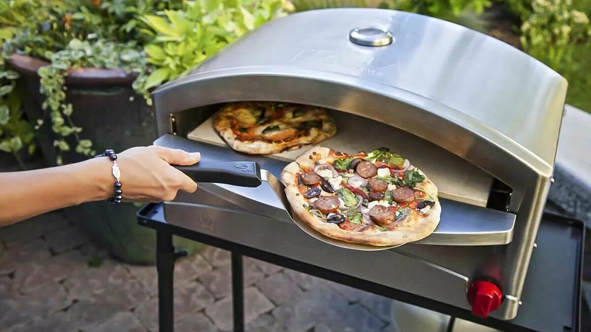 Печь под пиццу. Печь для пиццы. Печь для пиццы на дровах. Печь для готовки пиццы. Мини печь для пиццы на дровах.