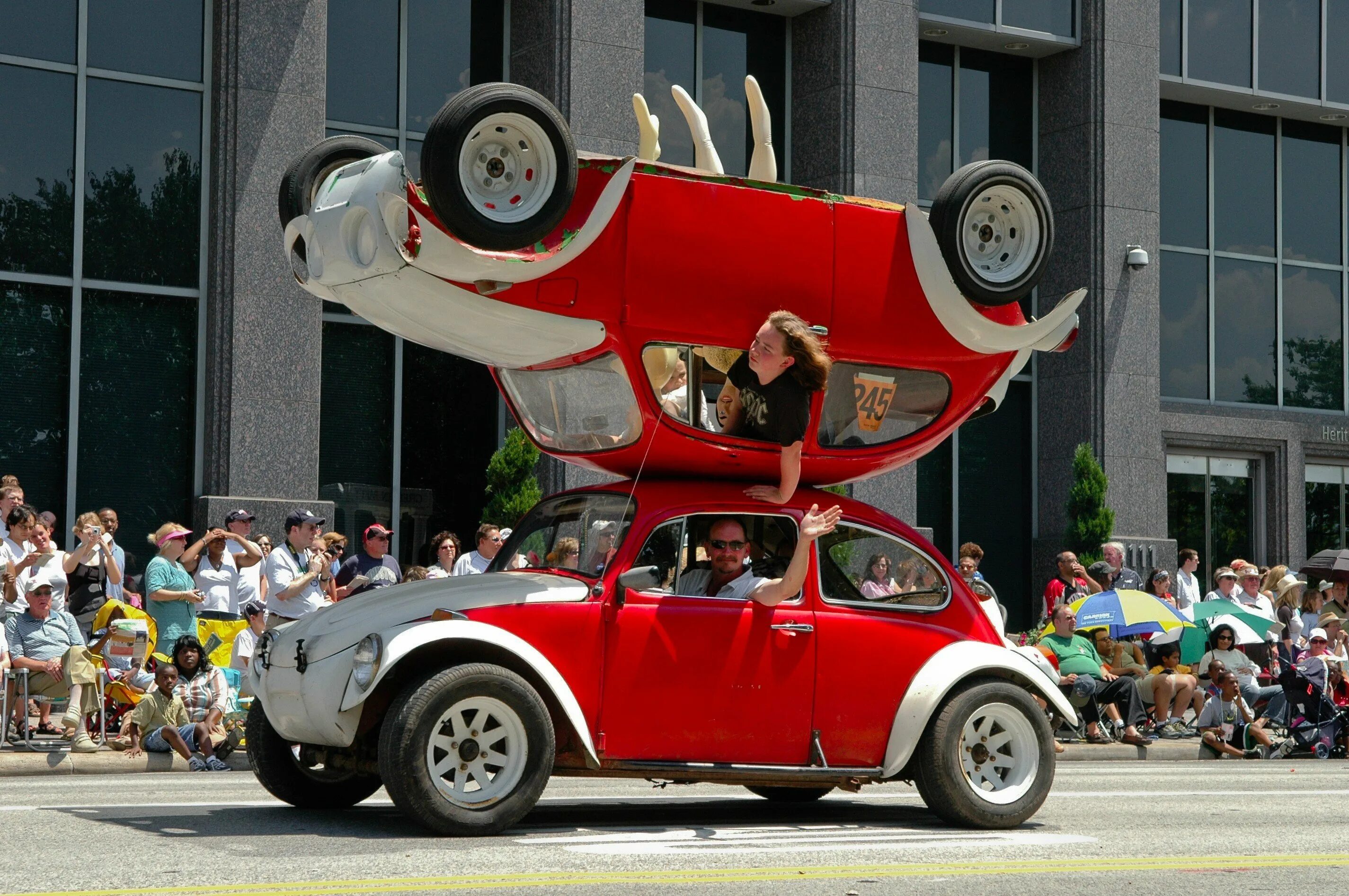 Странные машины. Bmw isetta 1962. Bmw isetta 300 us-spec. Самые странные машины в мире. Самые смешные машины.