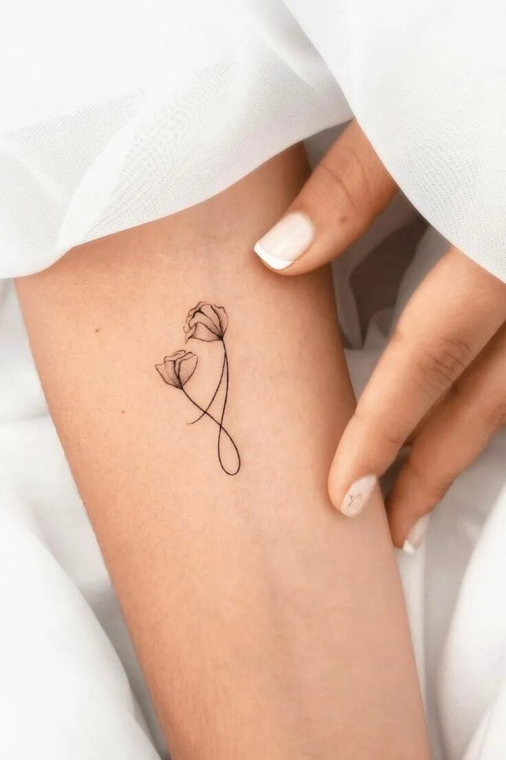 Tiny daughters. Астро Татуировки. Астро тату нейросеть. Beautiful subtle Tattoo ideas. Alis Aspicio Astra тату.