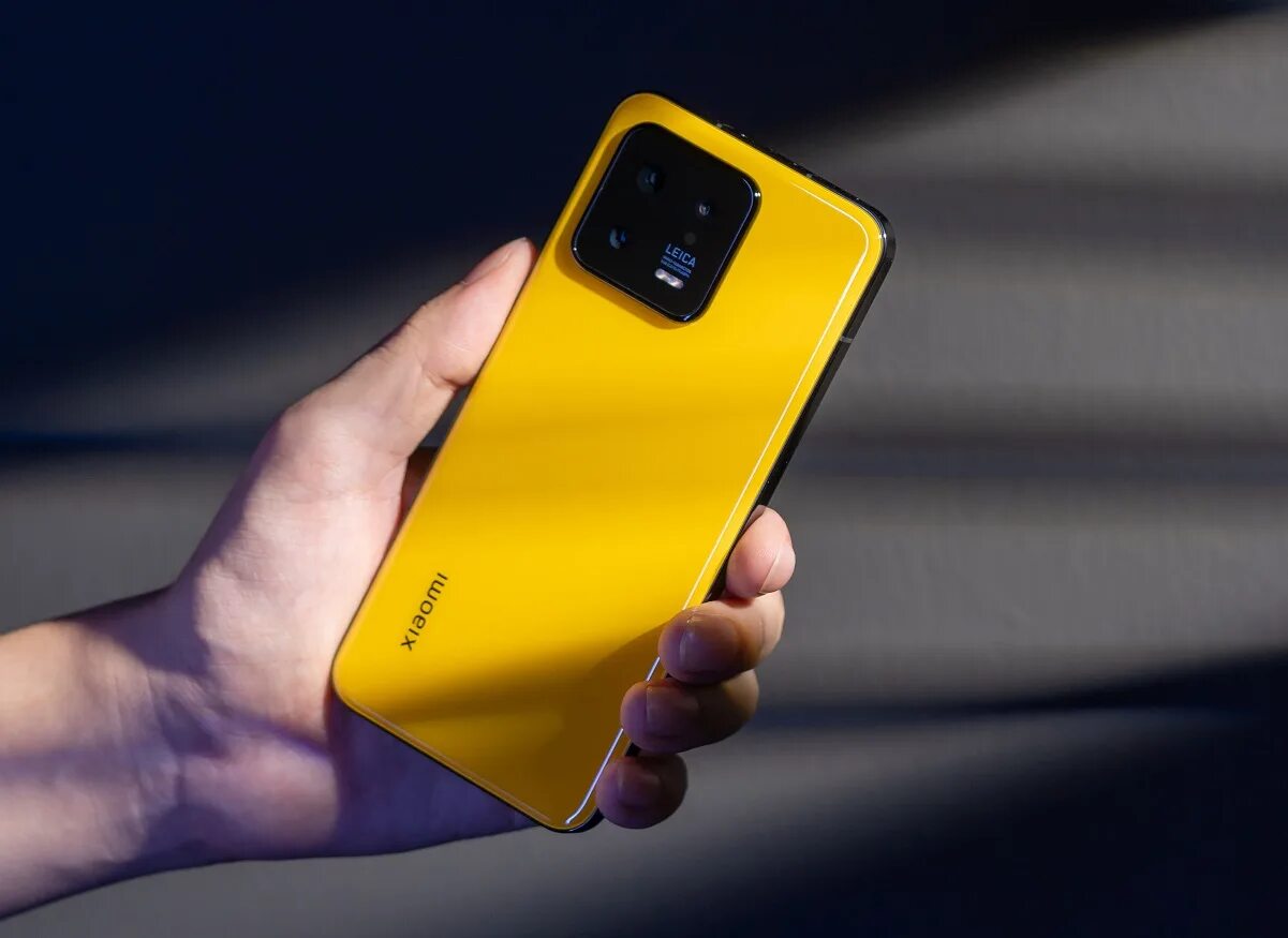 Xiaomi 13 флагман. Xiaomi 13 зеленый. Xiaomi 13 Pro зеленый. Xiaomi 13 Yellow.