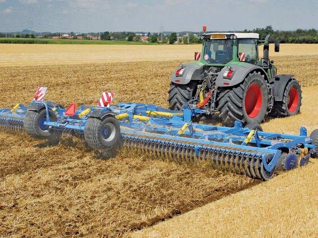 Лущение стерни агрегат. Лущение стерни пшеницы. Лущение почвы. Хорш террано. Лущильник дисковый тяжелый мастер 7000.