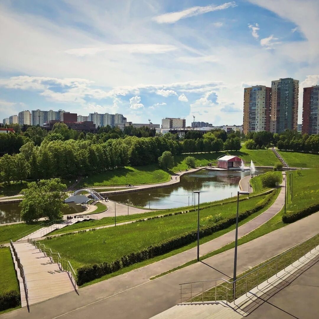 Олимпийская деревня сайт. Парк олимпийской деревни в Москве. Мичуринский проспект парк. Парк олимпийской деревни 80 в Москве. Пруды олимпийской деревни.