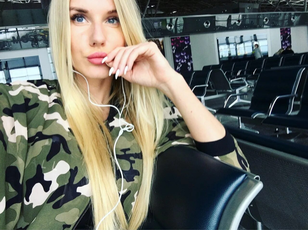 Дарьи даниной. Дарья данина. Дарья данина модель. Дарья данина andrejjkarpunkin. Дарья данина darya danina.