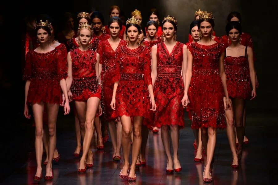 Дольче Габбана 2023. Коллекция Дольче Габбана лето 2023. Dolce Gabbana 2023 коллекция. Дольче Габбана мода 2023. Dolce gabbana красные