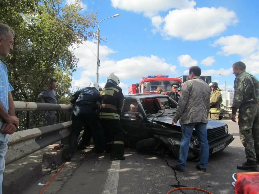 Новости воронежа за последние сутки. ДТП У парка Динамо Воронеж. Воронеж новости последние.