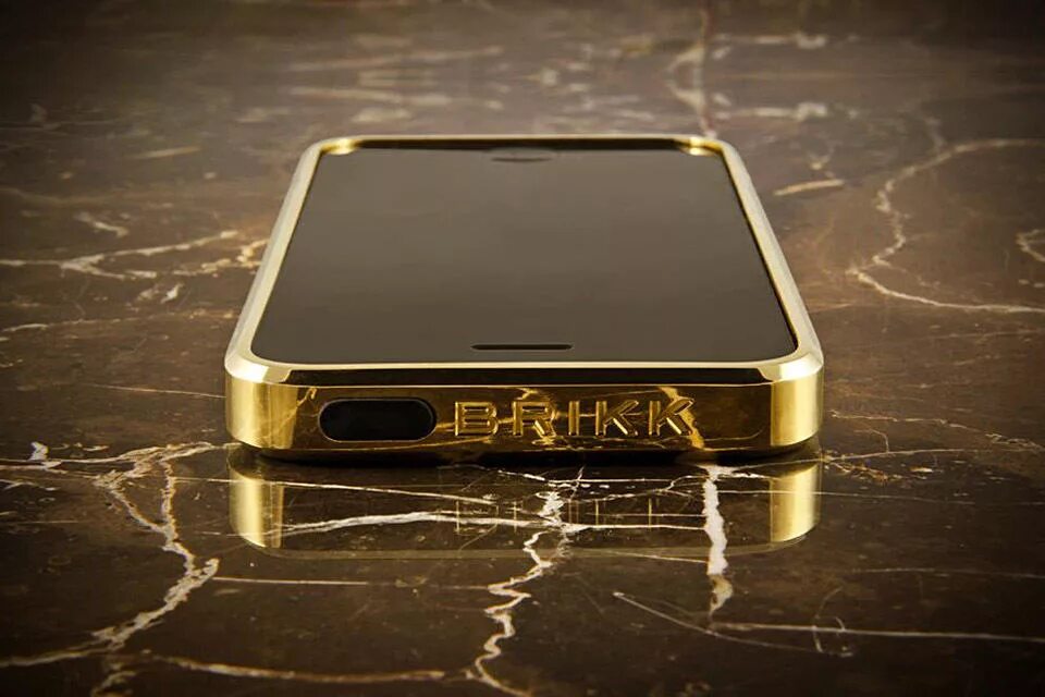 Gold mobile. Iphone 13 золотой. Iphone 5 Gold Case. Iphone 5 Black Diamond. Смартфон из золота.