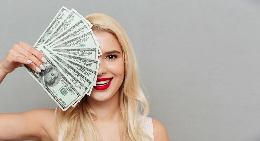 Красивая женщина с деньгами. Женщина с деньгами. Деньги в руках женщины. Красивая женщина с деньгами. Инвестор с деньгами.