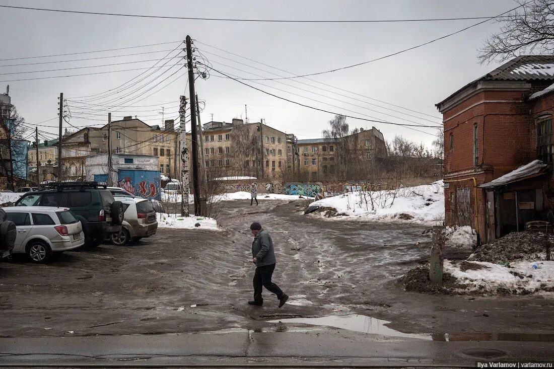 Разрушать нижний новгород. Нижний Новгород окраина города. Варламов Нижний Новгород. Трущобы центр Нижнего Новгорода. Нижний Новгород грязный город.