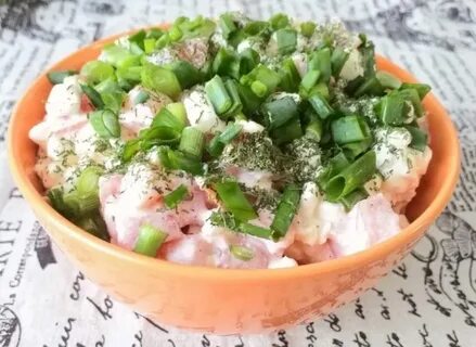 Салат с творожным сыром и рыбой