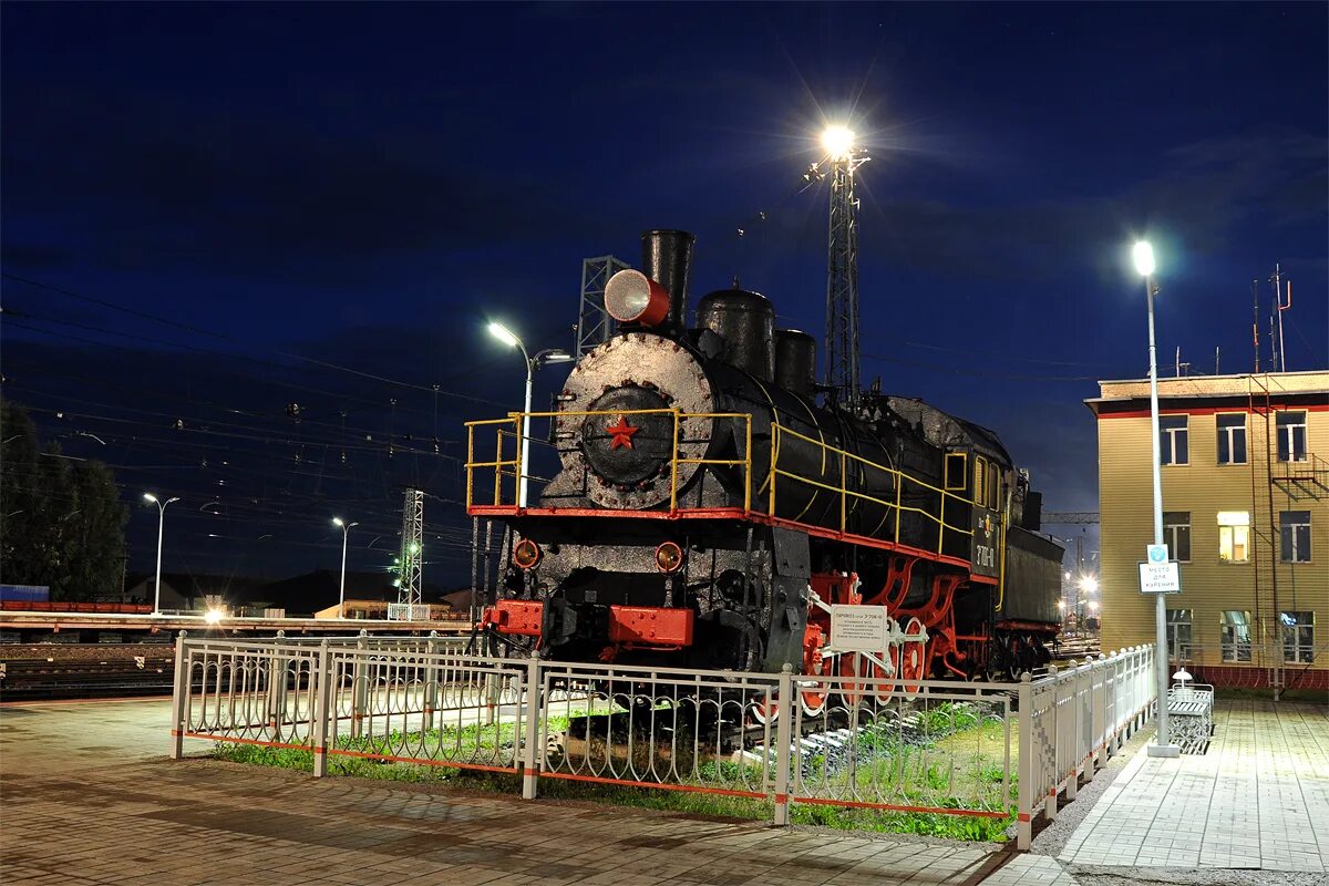 Эу. Паровоз в Бологое памятник. ЭУ 706-10 паровоз. Паровоз на вокзале Петрозаводск. Паровоз Петрозаводск памятник.