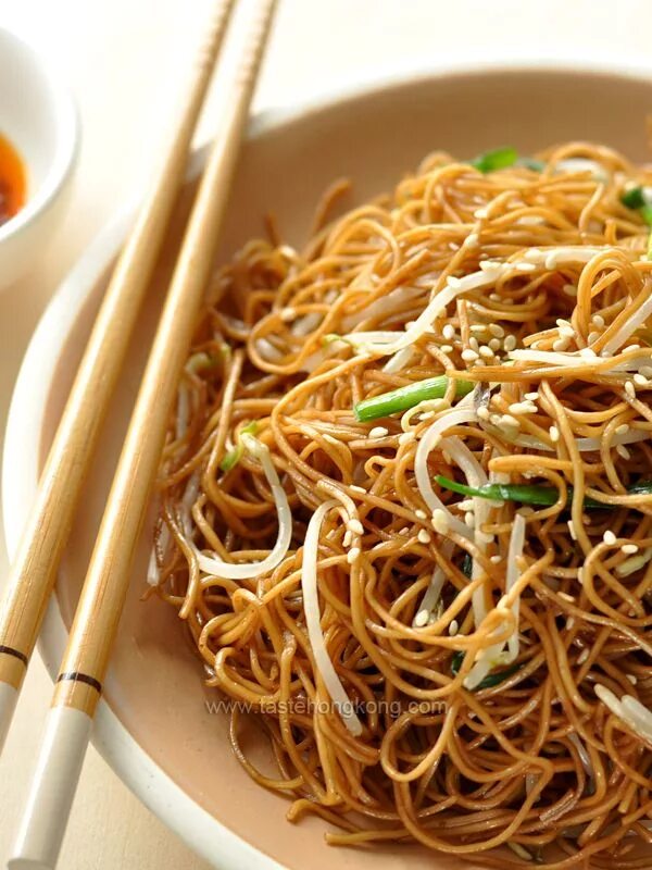 Spicy Crispy Pork Noodles (Made with Spaghetti!) Recipe Spicy recipes, Asian rec
