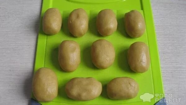 Как слепить картошку. Слепить картофель. картошка из пластилина. лепим пирожное картошка. лепка пирожного картошка.