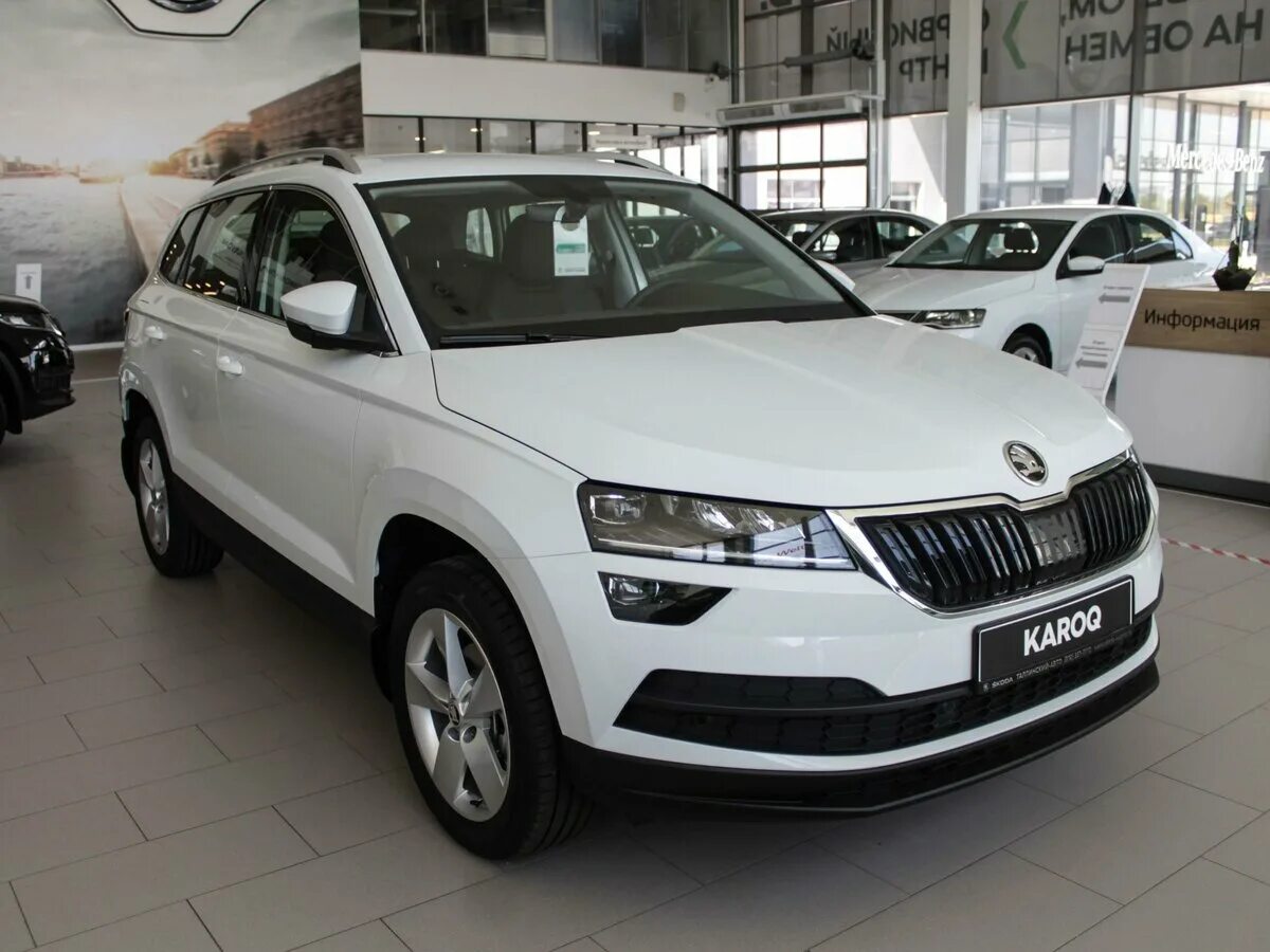 Купить новый шкода карок. Шкода Карок 2021 белый. Skoda Karoq белый. Skoda Karoq 2021 белый. Шкода Карок белая 2022.