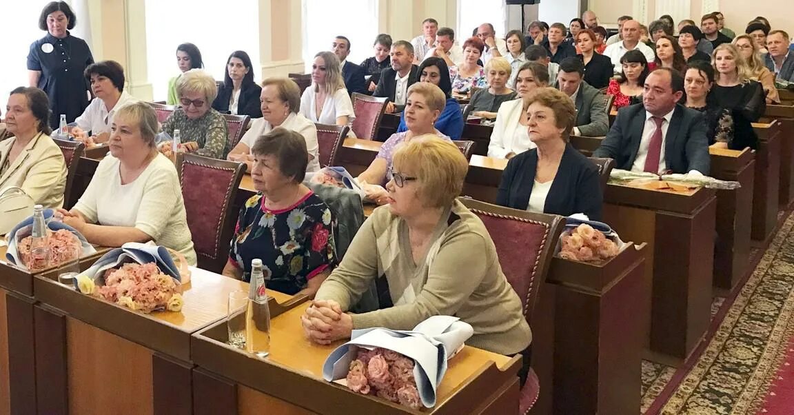 Коммерция ставрополь. Награждение предпринимателей в дню работников торговли. церемония награждения персонала. празднование дня торговли в администрации ставропольского края. день торговли профпраздник нтв.